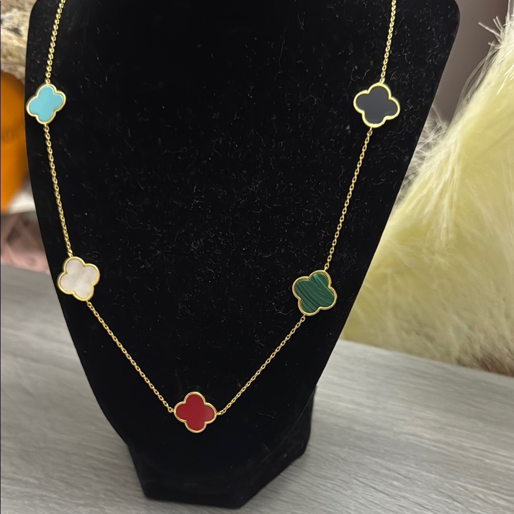 Elegant Multi-Color Clover Necklace - Picture 4 of 4